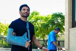 محمدرضا گلزار در فدراسیون کشتی/ عکس