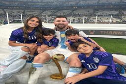 عکس همسر مسی با لباس آرژانتین در شب درخشش لئو