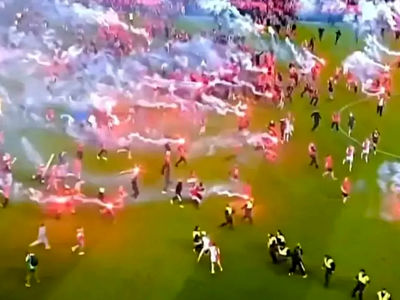 عجیب‌ترین صحنه‌های امشب فوتبال اروپا/ نگذاشتند تیم محبوبشان قهرمان شود!