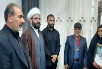 قهرمان کشتی آزاد مدال خود را خانواده شهید پاپی اهدا کرد