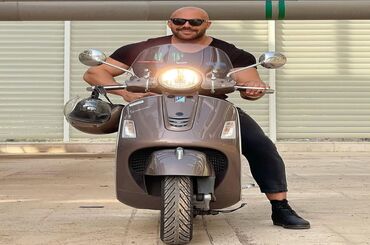 عکسی از کودکی مجری برنامه مردان آهنین