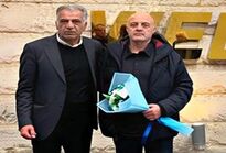 یک خارجی به استقلال پیوست + مبلغ قرارداد