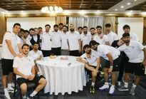 کیک تولد آزادی با آرزوی بازگشت به گلزنی