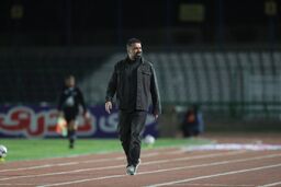 سردار آزمون برای ایران ۵۰ گل زده و پرچم ایران را بارها بالا برده، تو چه کاری برای ایران کردی؟