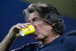 ساپینتو به جشن قهرمانی استقلال دعوت شد!