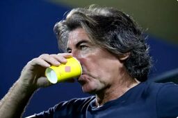 ساپینتو به جشن قهرمانی استقلال دعوت شد!