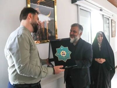 تقدیر از جمال رستم‌زاده در ویژه‌برنامه «ستارگان خبرفوری»