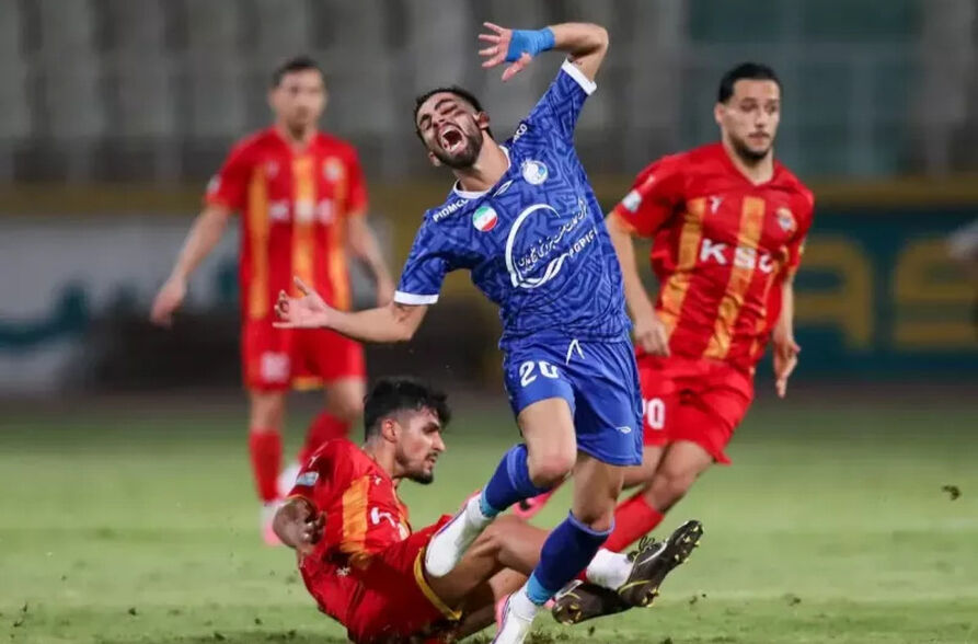 یک فصل عجیب در انتظار استقلال و سهراب