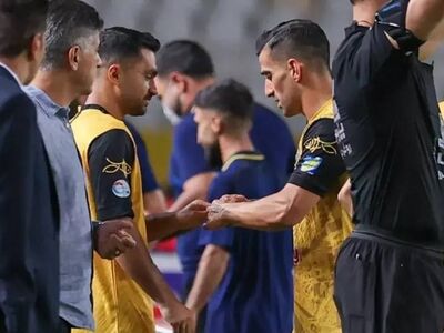 حاج صفی بازوبند سپاهان را تعارف کرد!/ عکس
